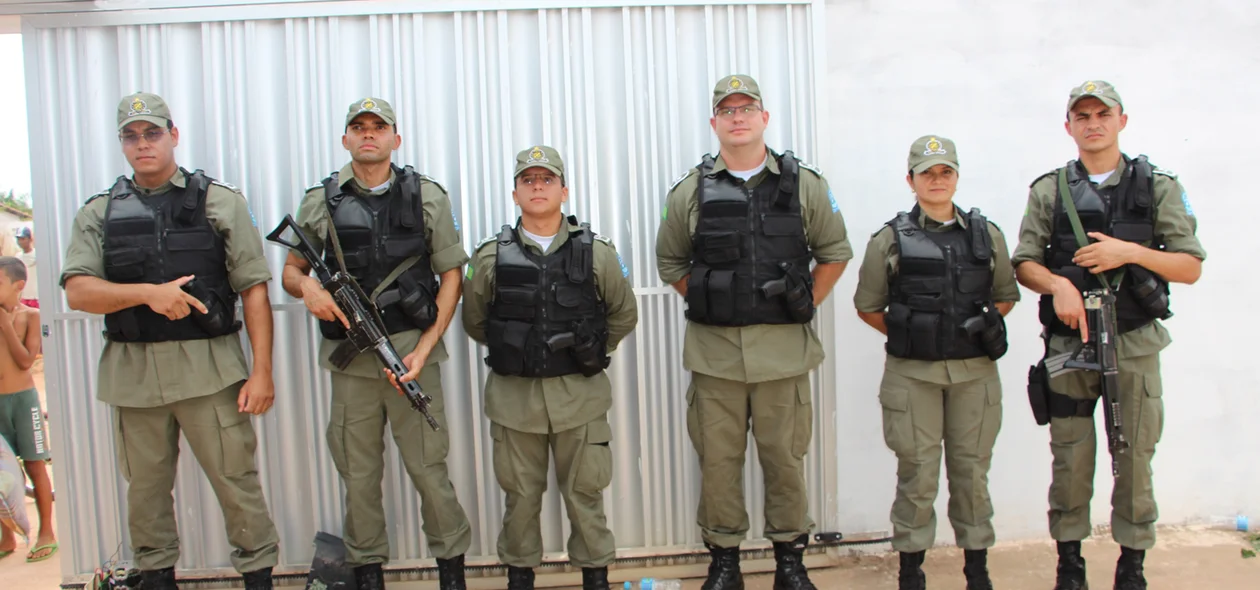 Equipe da Polícia Militar que participou da operação como apoio