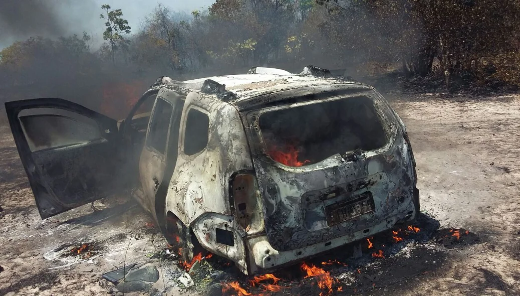 Carro em chamas