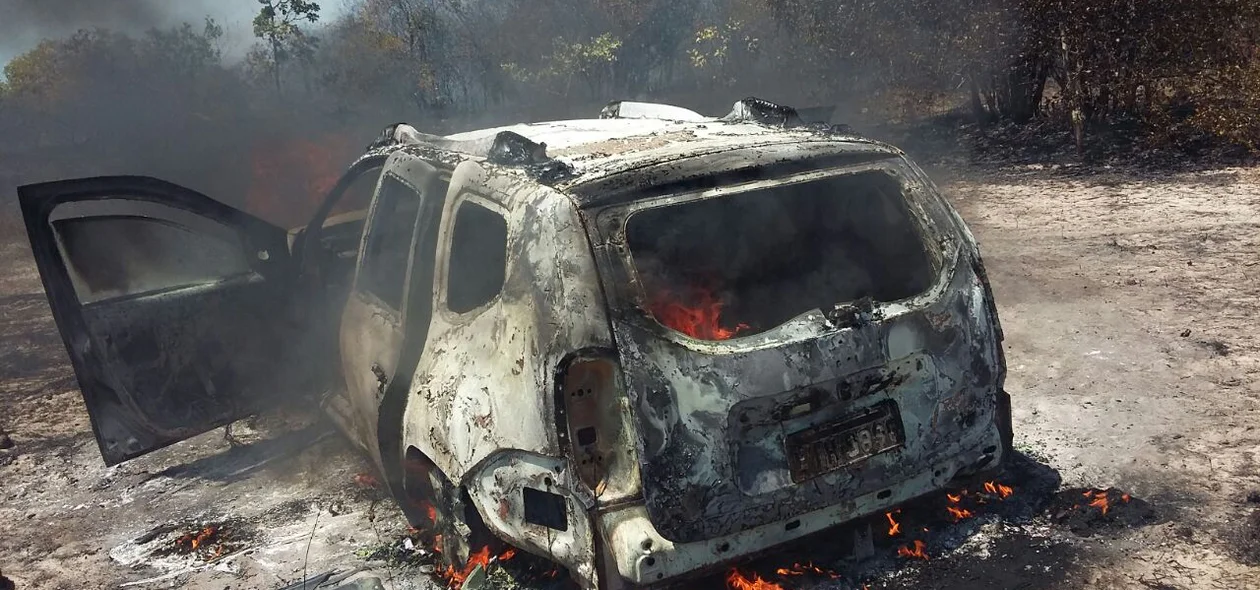 Carro em chamas