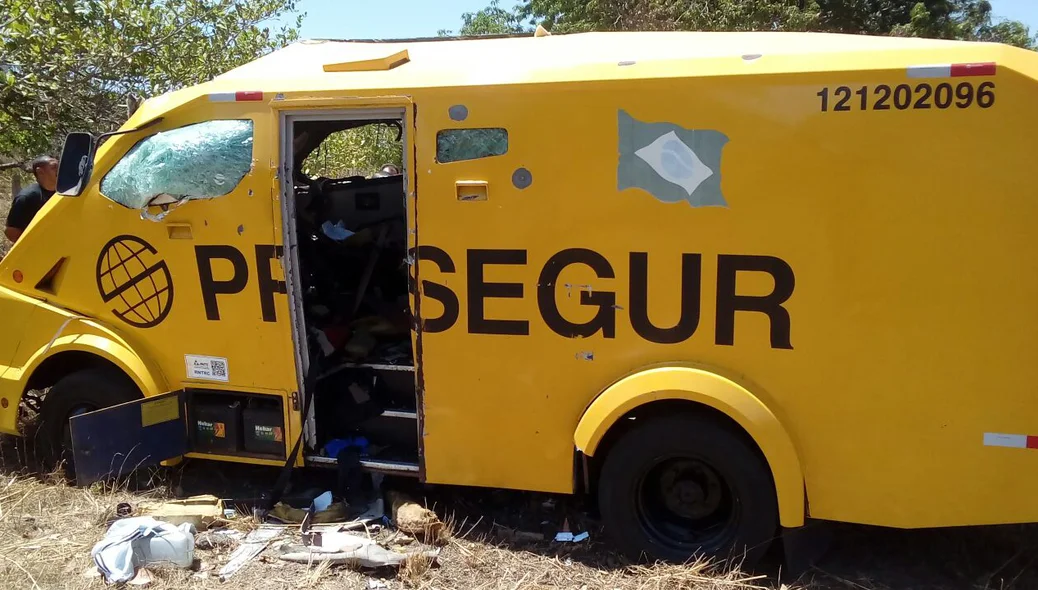 Carro-forte explodido