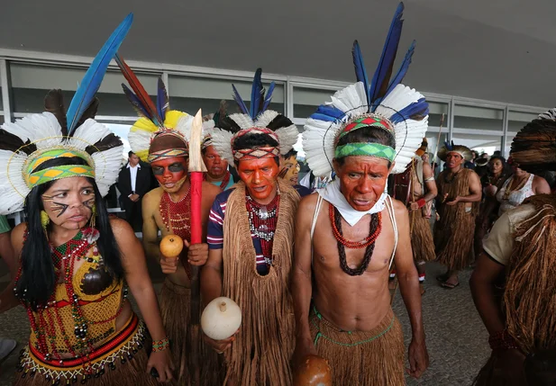 Índios protestam contra a PEC no Planalto