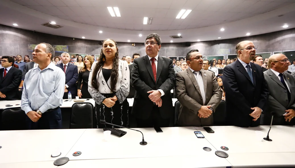 Autoridades presentes na solenidade