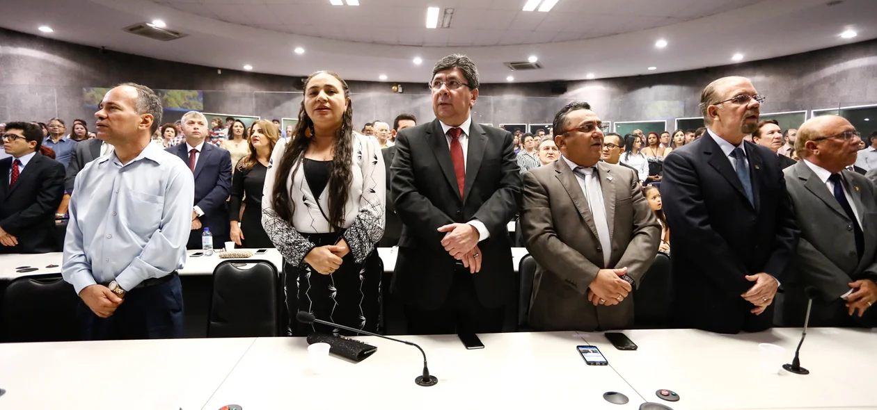 Autoridades presentes na solenidade