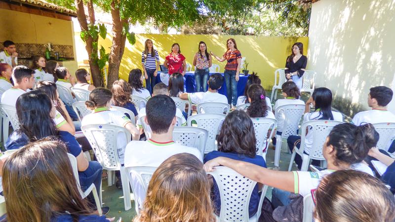 Estudantes foram recebidos pela equipe de Gestão da Secretaria