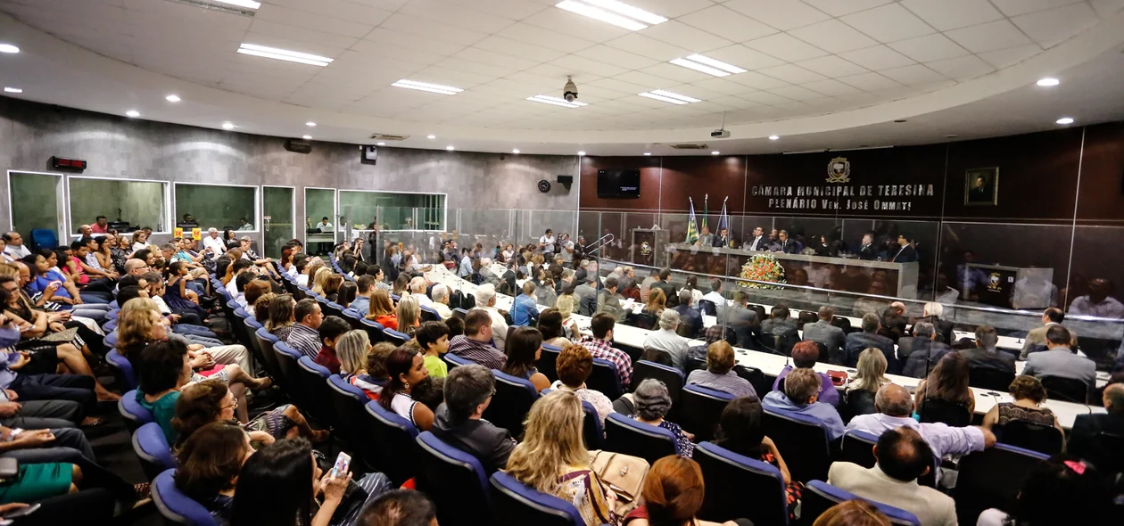 Familiares acompanham a solenidade 