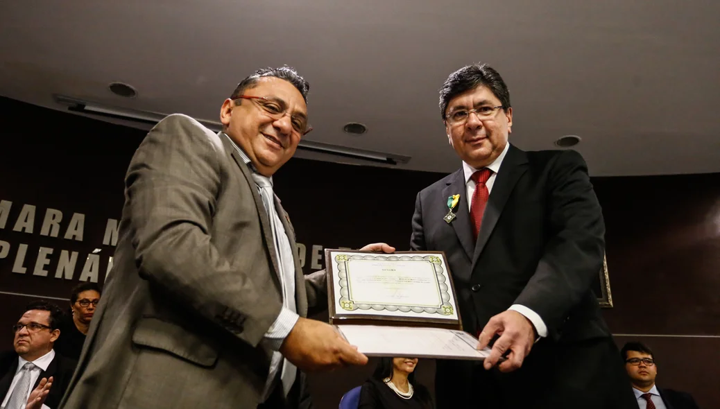 João Rodrigues recebendo o diploma 