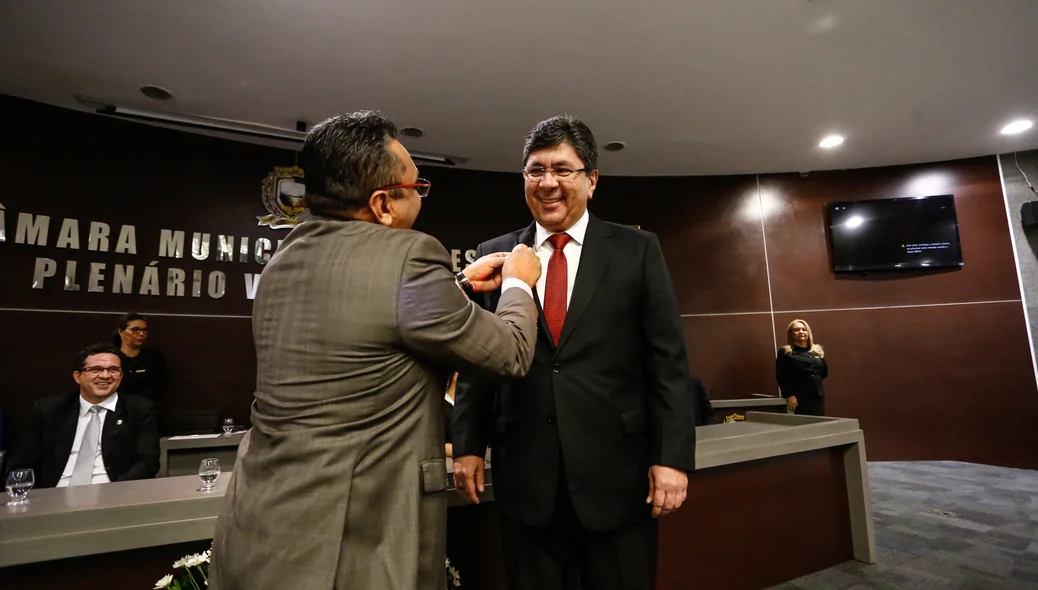 João Rodrigues recebeu a medalha do Mérito Legislativo