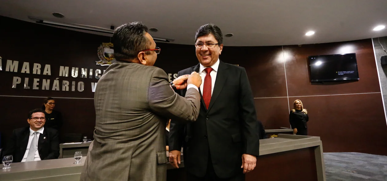 João Rodrigues recebeu a medalha do Mérito Legislativo