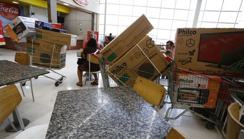 Black Friday registra grande movimento no supermercado Extra