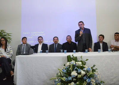 Padre Walmir agradece a presença dos colegas