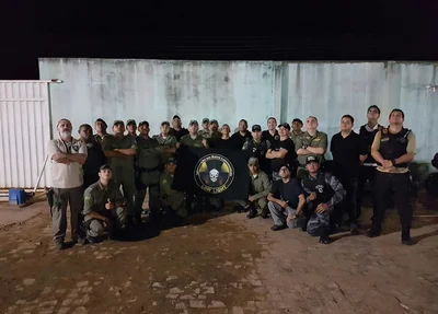 Policiais que participaram do curso de Low Light