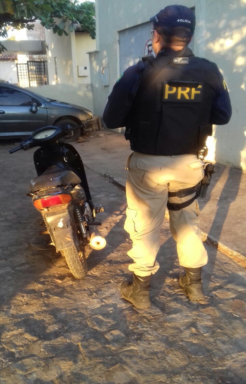 PRF recupera veículo em Capitão de Campos
