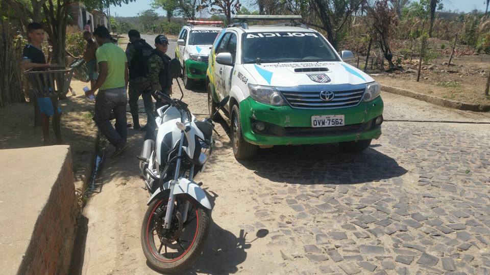 Moto recuperada no residencial Pedro Balzi.jpg