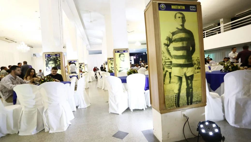 Solenidade teve entrega de medalhas e certificados 