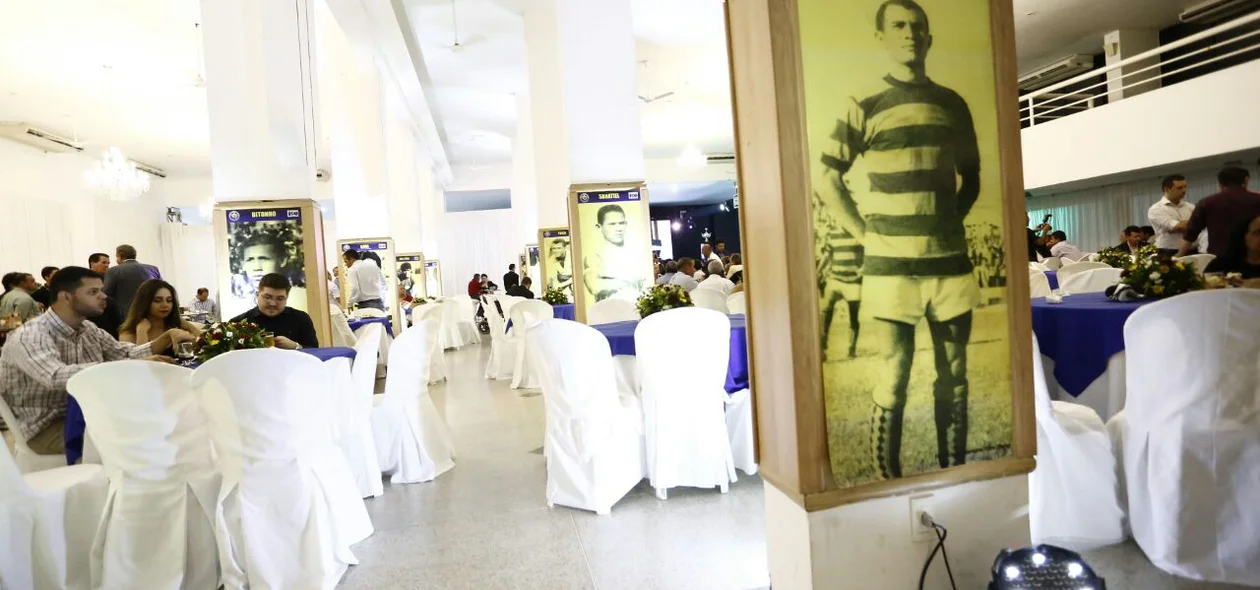 Solenidade teve entrega de medalhas e certificados 
