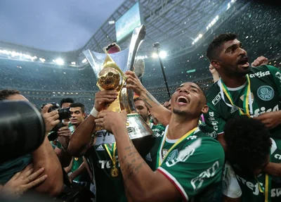 Gabriel Jesus ergue a taça do brasileirão