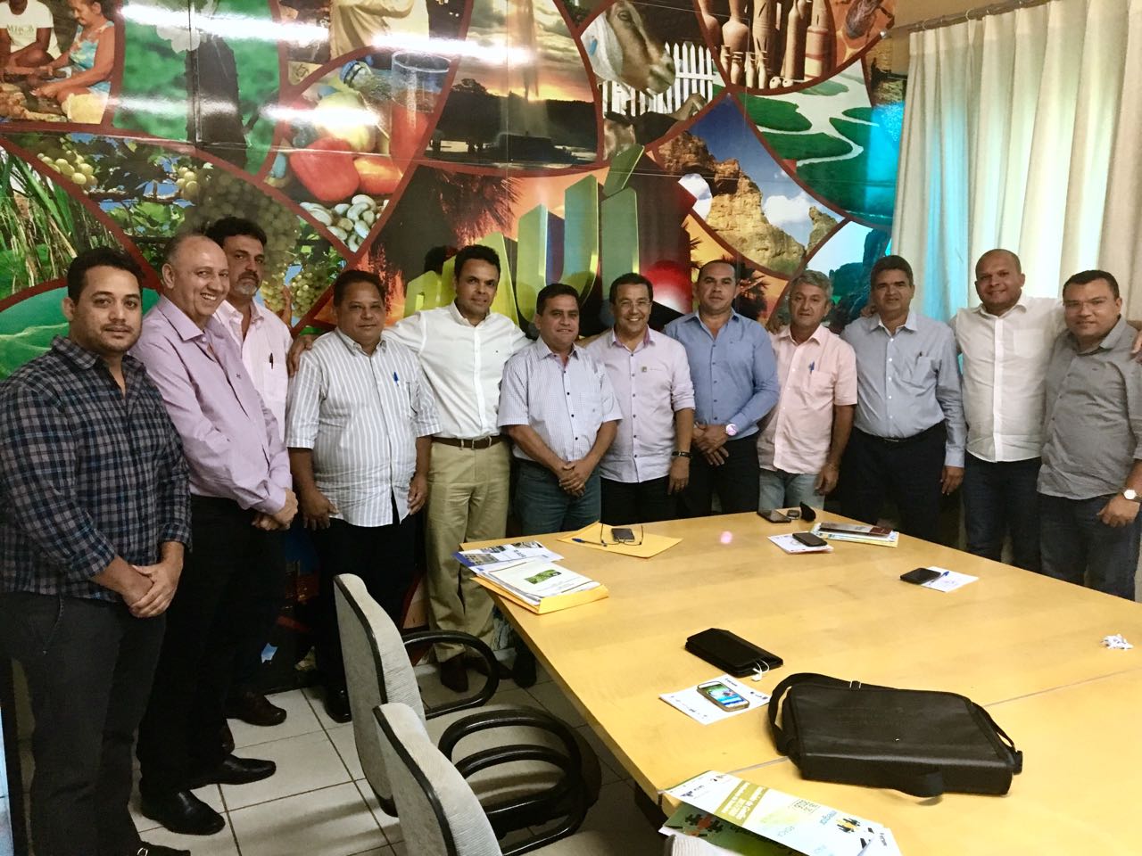 Associação de 23 prefeitos fecha apoio a candidatura de Gil Carlos