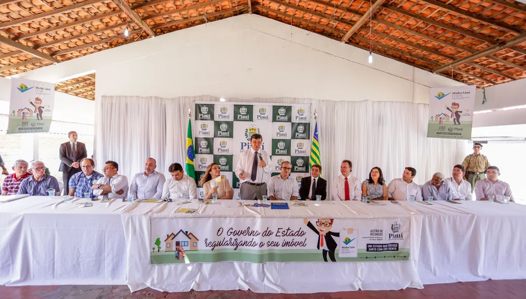 Autoridades participaram da solenidade