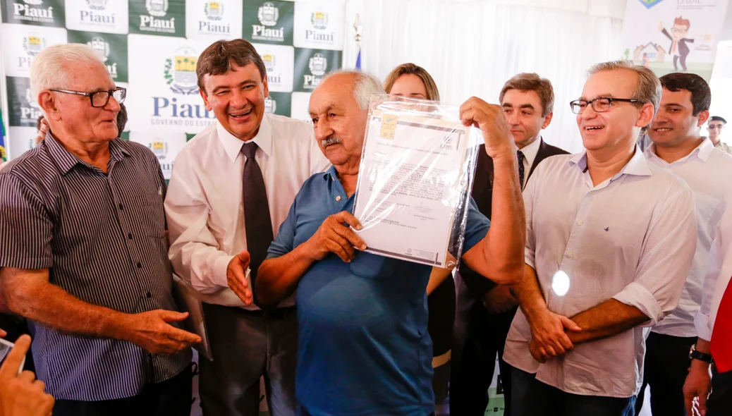 Morador feliz com a conquista