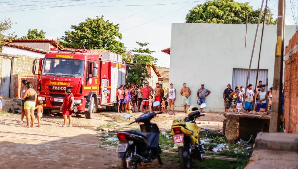 Explosão na Rua do Passeio, no bairro São Pedro 