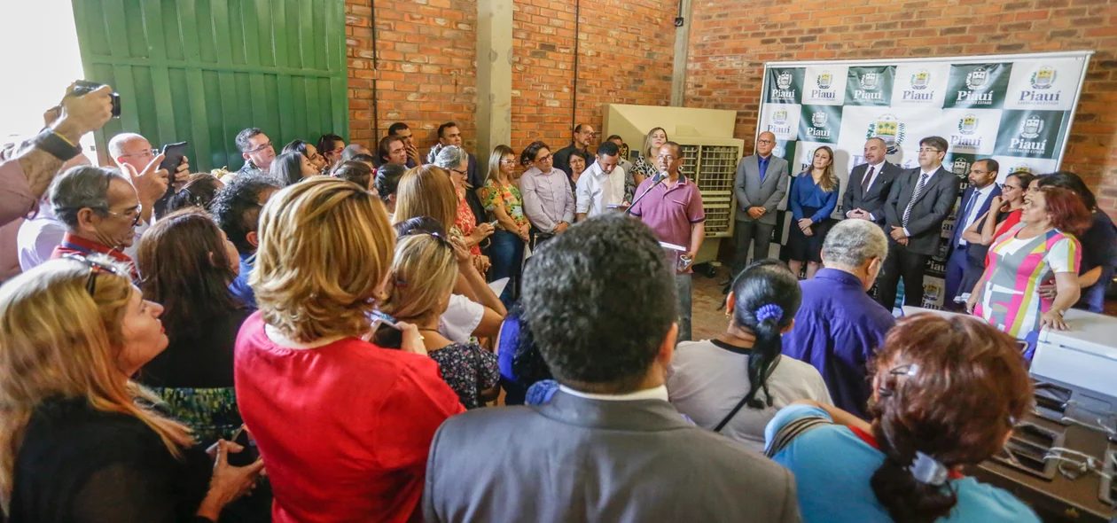 Entrega de equipamentos para as escolas do piauí