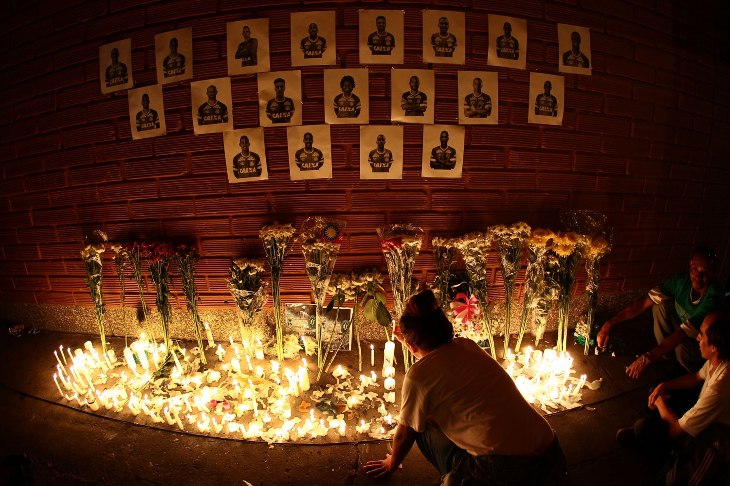 Homenagem às vítimas do acidente envolvendo o avião que transportava a equipe da Chapecoense