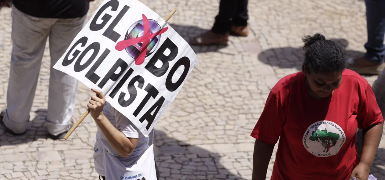 Manifestantes se concentraram em frente a Alepi