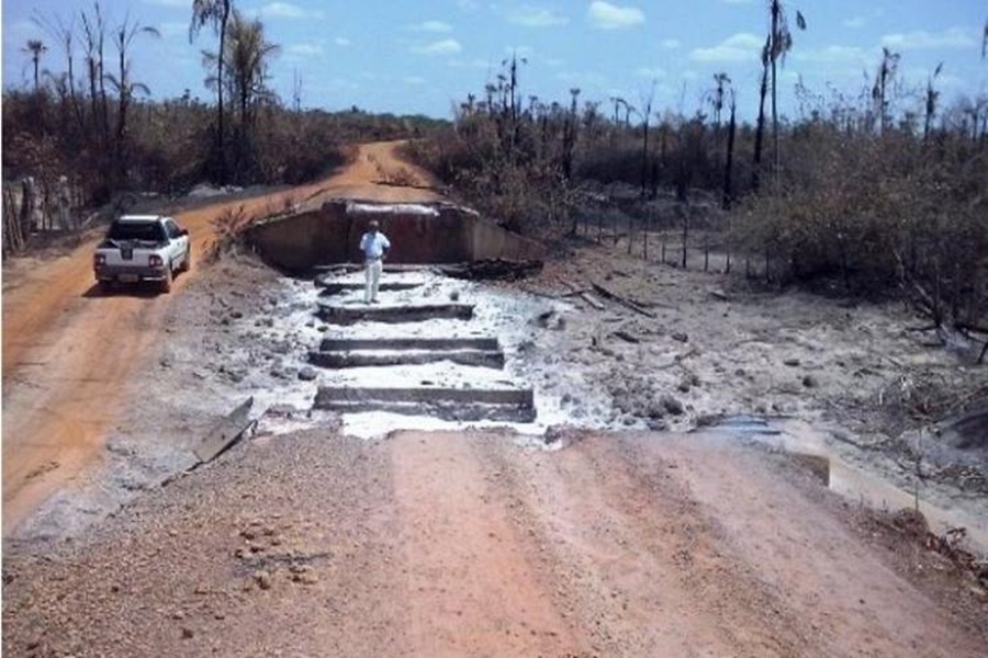 Ponte destruída pelo fogo em Campo Maior
