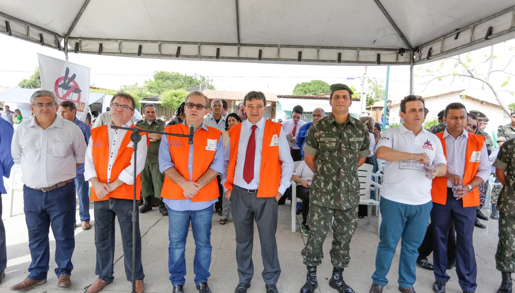 Autoridades presentes na solenidade
