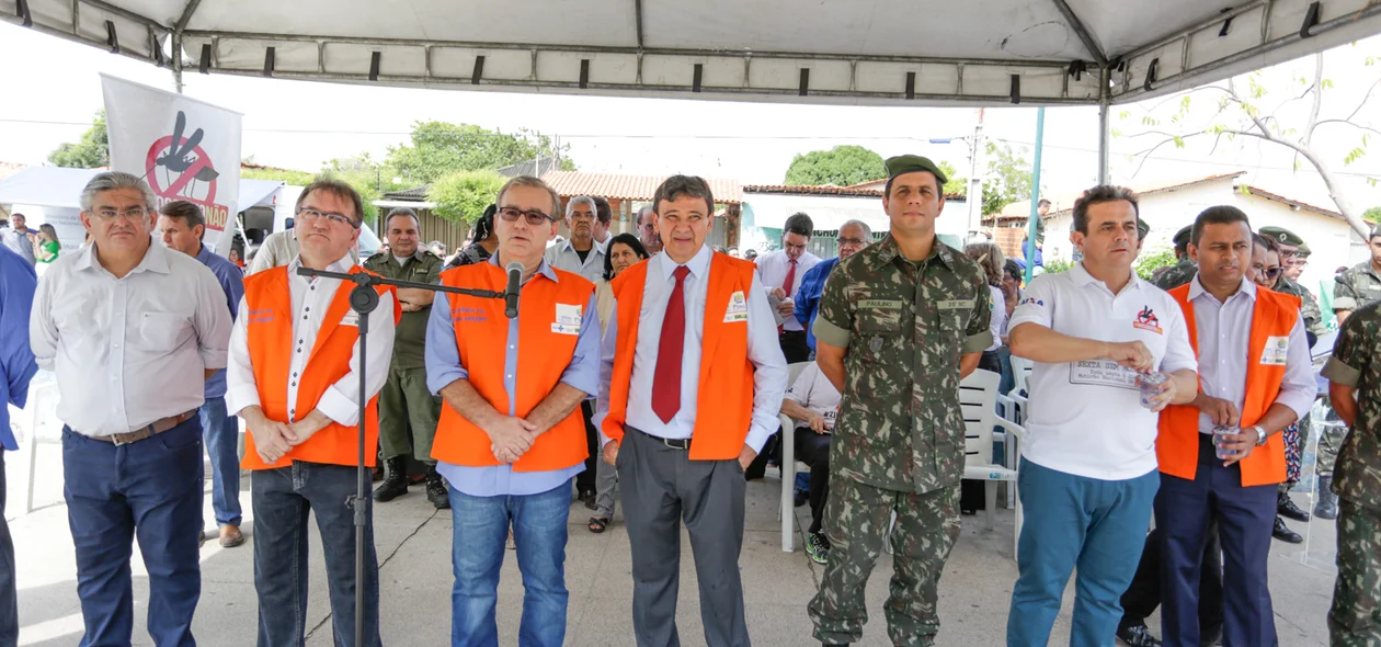 Autoridades presentes na solenidade