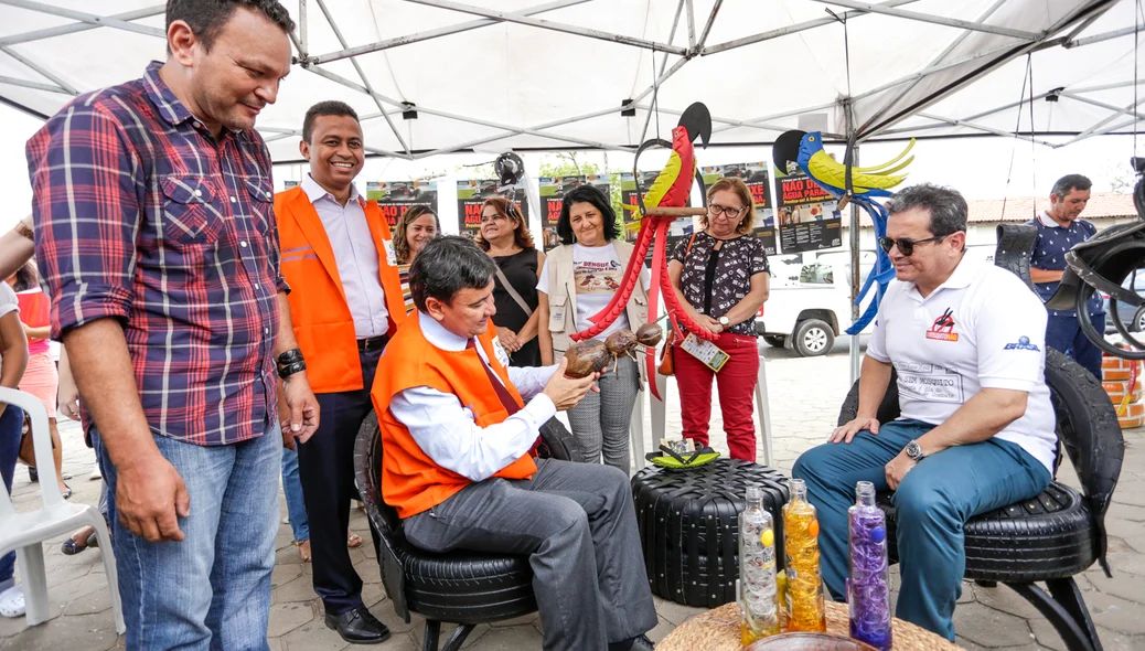 Governador faz campanha contra a dengue