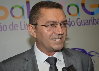 Prefeito de Picos exonera servidores comissionados