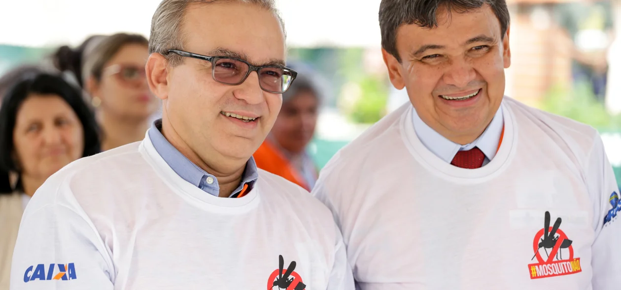 Wellington e Firmino vestem a camisa contra a dengue