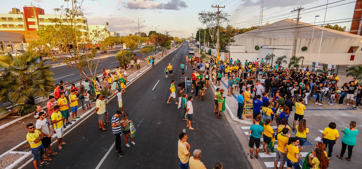 Manifestantes ocupam a João XXIII