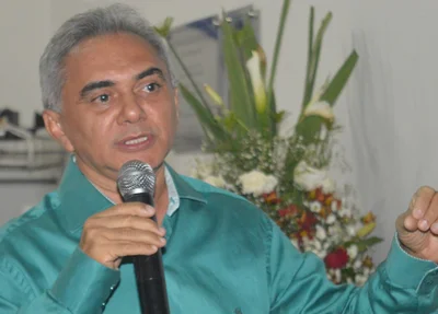 Dudé pede afastamento do cargo de secretário de Saúde