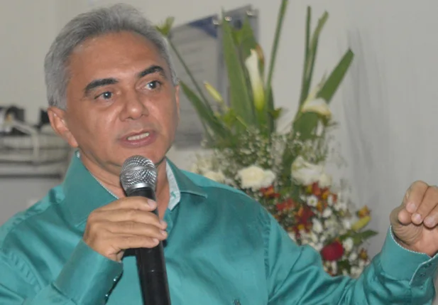 Dudé pede afastamento do cargo de secretário de Saúde