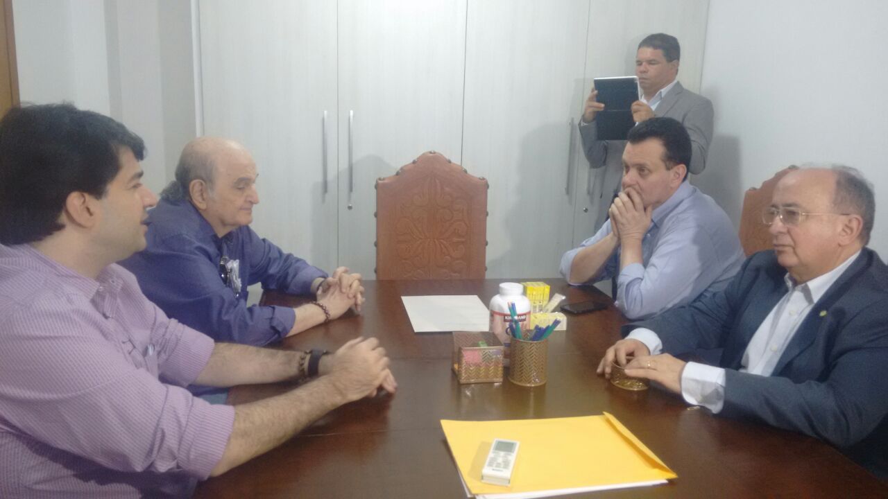 Gilberto Kassab visita instalações da TV Antena 10