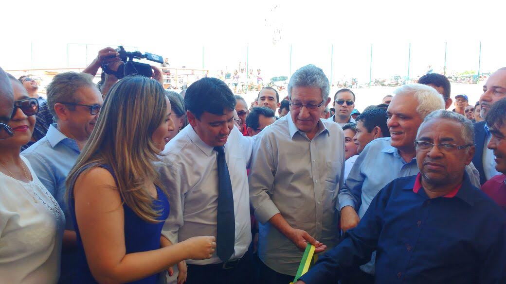 Governador Wellington Dias inaugura escola técnica em Esperantina