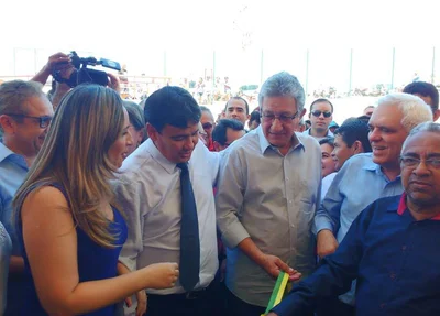 Governador Wellington Dias inaugura escola técnica em Esperantina