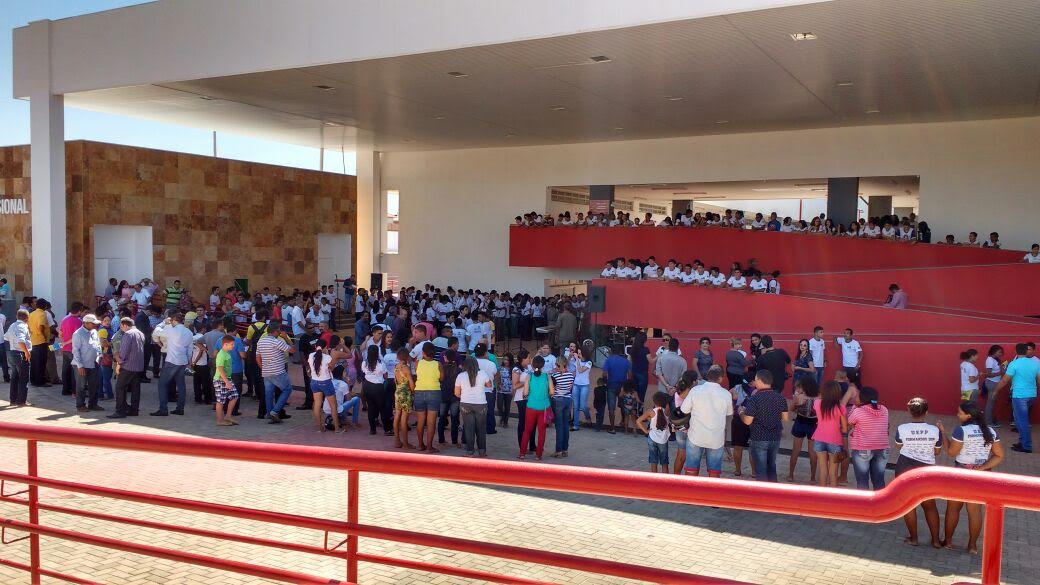 Inauguração contou com a presença do governador e da secretária de Educação, Rejane Dias