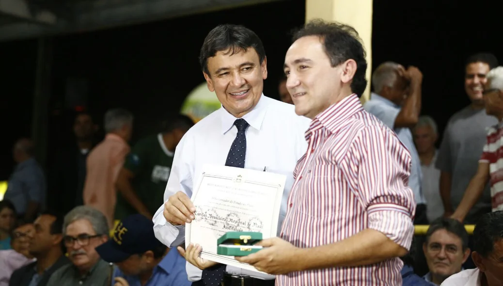 Wellington entrega certificados e medalha 
