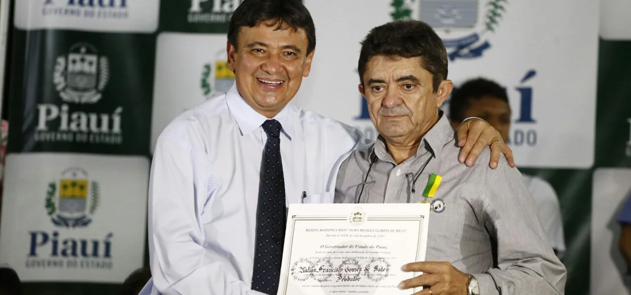 Wellington entrega da medalha pecuária.jpg