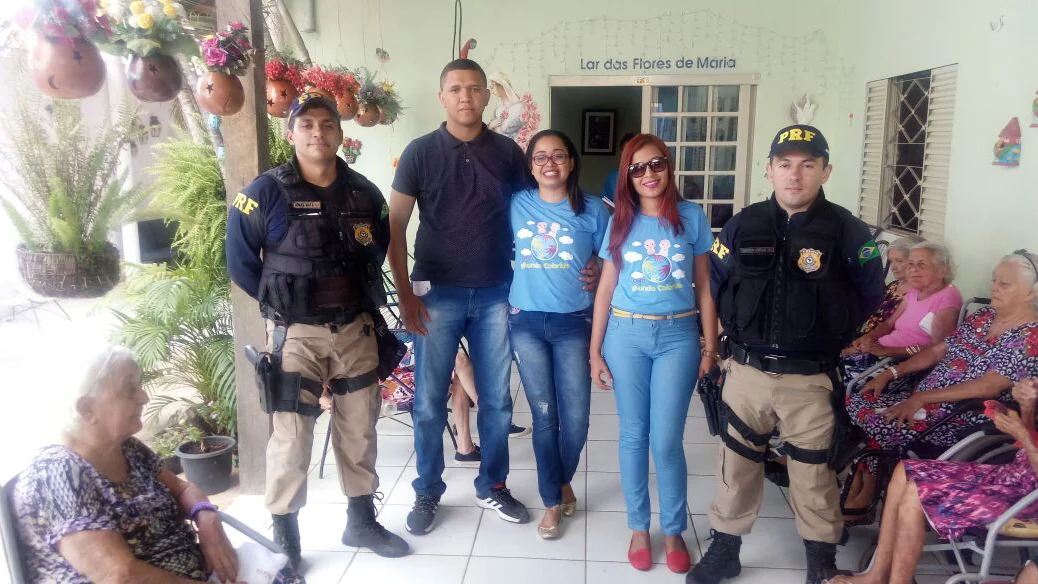 Ação da PRF, em parceira com a ONG Mundo Colorido
