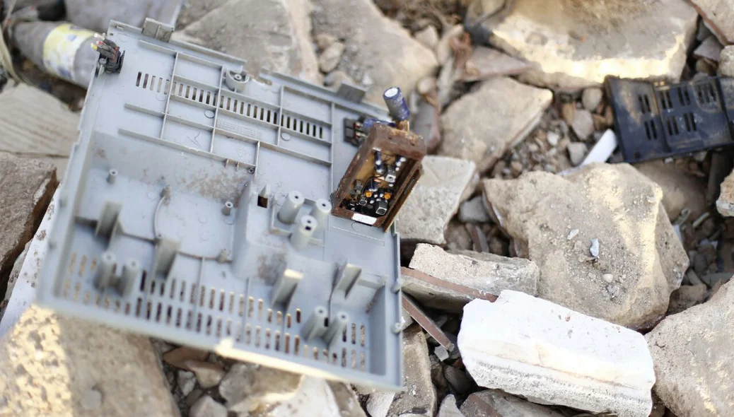 Lixo eletrônico descartado irregularmente em Teresina