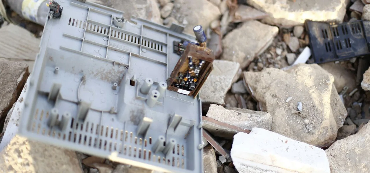 Lixo eletrônico descartado irregularmente em Teresina