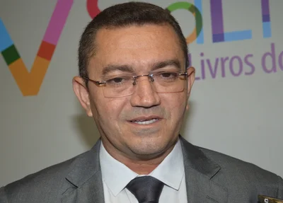 Padre Walmir anuncia apoio à cndidatura à reeleição de Hugo Victor