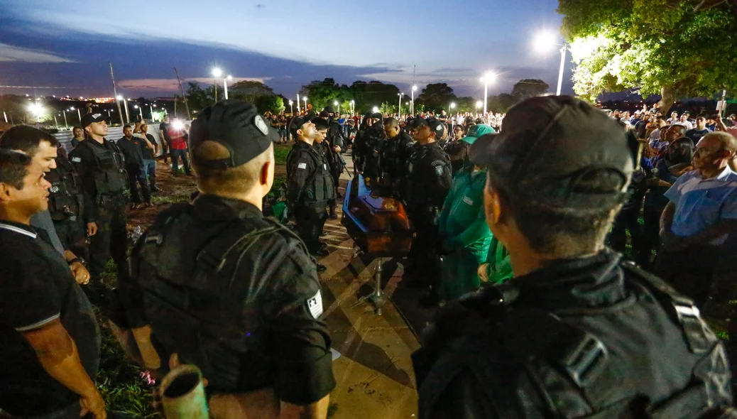 Bope se despedindo do companheiro de farda 
