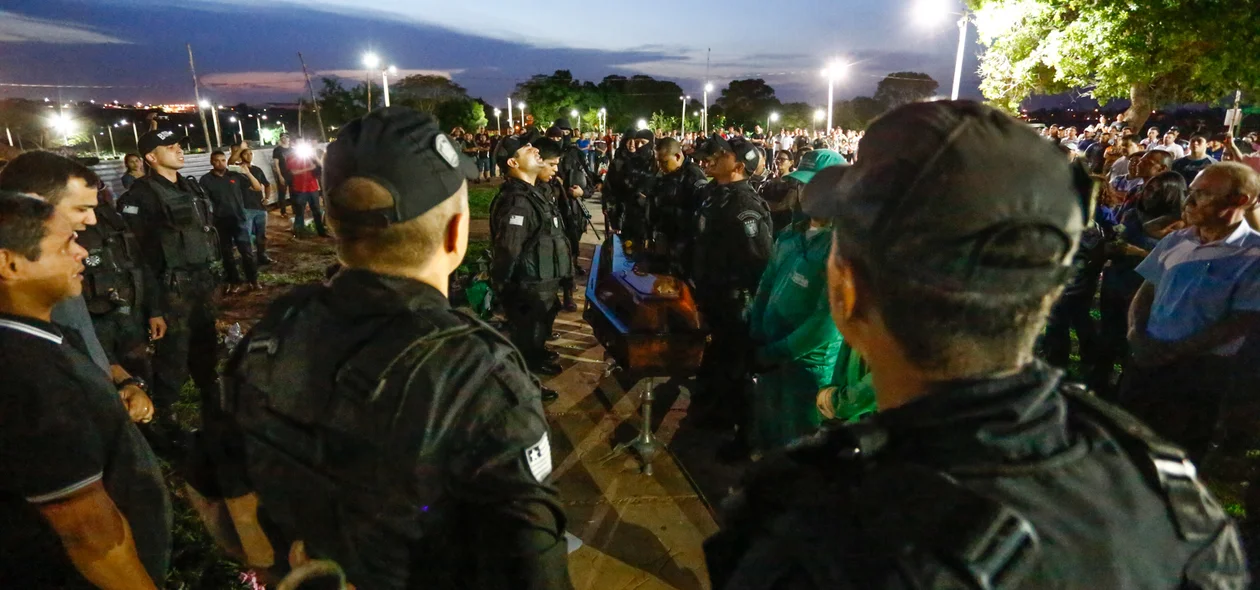 Bope se despedindo do companheiro de farda 