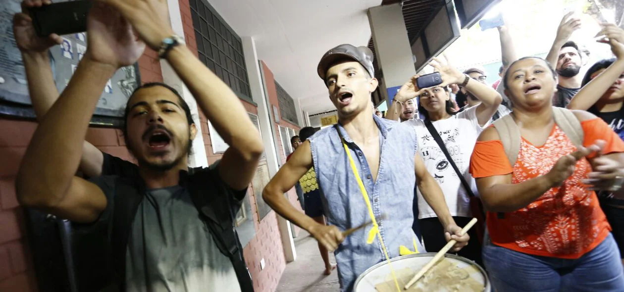 Estudantes em protesto na UFPI