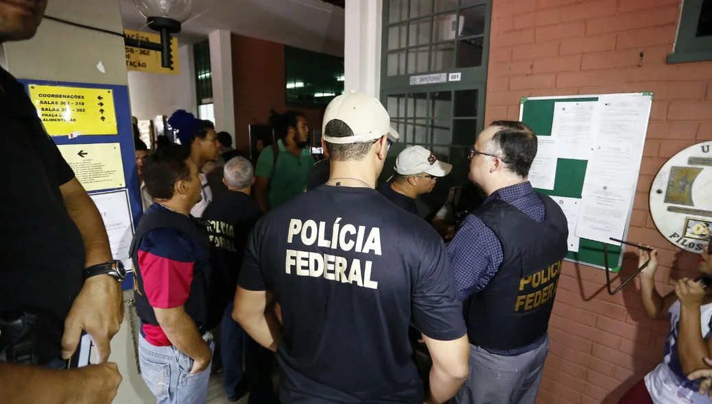 Professor se tranca em sala após protesto de estudantes na UFPI
